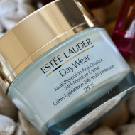 Crema de fata Estee Lauder DayWear Multi Protection Anti Oxidant, Ten Uscat, 50 ml