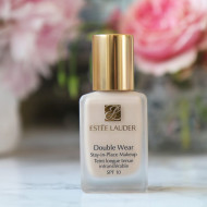 Fond de ten Estee Lauder Double Wear Stay-in-Place 1N0 Porcelain