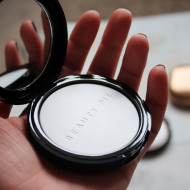 Pudra compacta translucida Beauty Pie One Powder Wonder