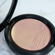 Pudra iluminatoare MAC Extra Dimension Lumiere Beaming Blush