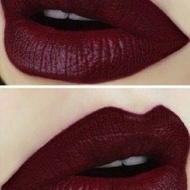Ruj rezistent mat Kat von D Nuanta Vampira