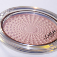 Pudra iluminatoare Loreal Lumi Magique 03 Rose Insolence