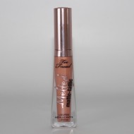 Ruj de buze lichid Too Faced Melted Matte-tallic Nuanta Pillow Talk