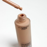 Fond de ten MAC Studio Waterweight SPF30 Nuanta NC35