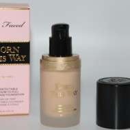 Fond de ten Too Faced Born This Way Nuanta Snow