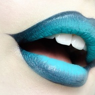 Ruj rezistent mat Kat Von D Nuanta Dreamer