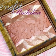 Fard de obraz iluminator Benefit Rockateur Blush
