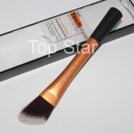 Pensula Machiaj Real Techniques pentru aplicarea fondului de ten