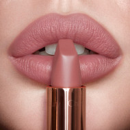 Ruj de buze Charlotte Tilbury Matte Revolution Nuanta Pillow Talk