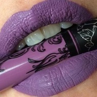 Ruj de buze rezistent mat Kat Von D, Nuanta Ayesha
