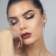 Ruj rezistent Kat Von D Nuanta Hawkwind