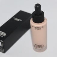 Fond de ten MAC Studio Waterweight Nuanta NW15
