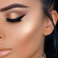 Iluminator fata cremos cu particule stralucitoare Focallure Gold