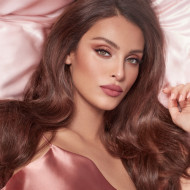 Ruj de buze Charlotte Tilbury Matte Revolution Nuanta Pillow Talk Medium