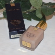 Fond de ten rezistent la transfer Estee Lauder Double Wear Stay In Place 3C2 Pebble