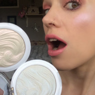 Iluminator Kiss Beauty Undress Your Skin Highlighter, 01