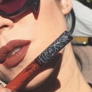 Ruj de buze rezistent mat Kat Von D, Nuanta Plath