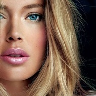 Ruj rezistent Loreal Color Riche Nuanta 303 Rose Tendre