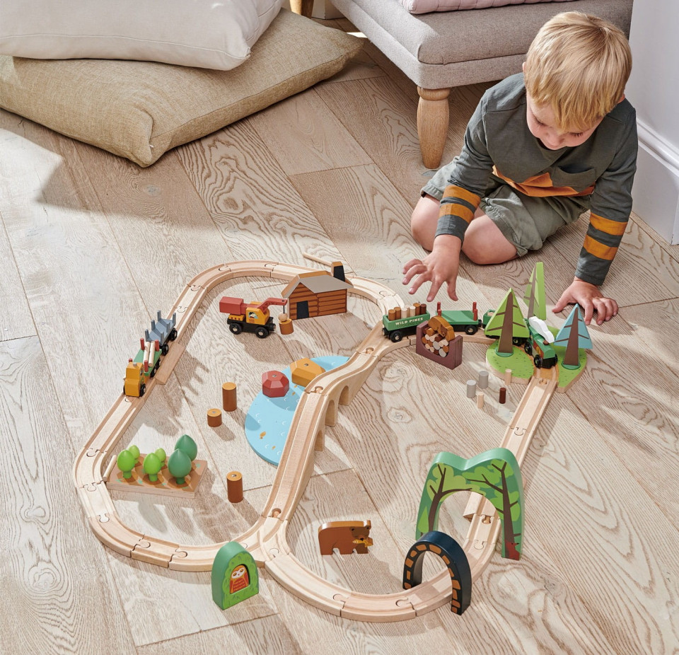 Set de tren în pădure cu brazi, din lemn premium - Wild Pines Train set