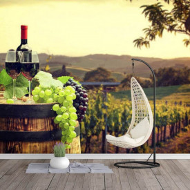 Fototapet, Sticla de vin pe fundalul unui câmp de vie