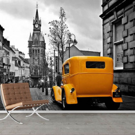 Fototapet, Orașul alb-negru și un vechi automobil galben
