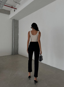 Blugi mom fit cu aplicatii pe picior