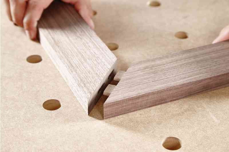 Cepuri din lemn de fag domino d 8x40/780 bu