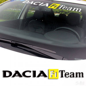 Sticker parbriz Dacia F1 Team fara fundal