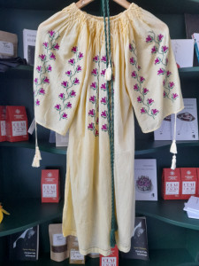 Rochie galbenă cu lalele