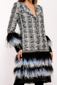 PALTON DIN TWEED BLEU ȘI PIELE CU APLICAȚII ȘI PENE