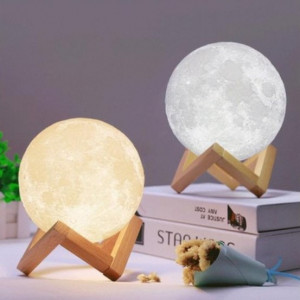 Lampa Luna FOXMAG24 cu stand de lemn, de veghe, potrivita in camera copilului, lumina ajustabila