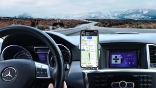 Rămâi conectat și în siguranță pe drum: Importanța unui suport telefon auto de încredere