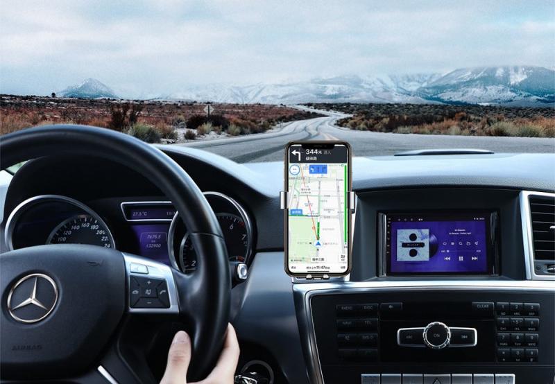 Rămâi conectat și în siguranță pe drum: Importanța unui suport telefon auto de încredere