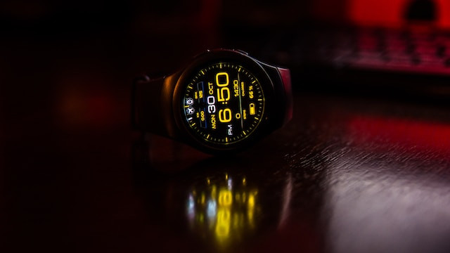 Viitorul tehnologiei purtabile ( wearable ) : Caracteristicile inovatoare ale ceasurilor inteligente de ultimă generație