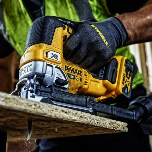 Fierastrau pendular DeWALT DCS334N pe acumulator 18V XR, motor fara perii