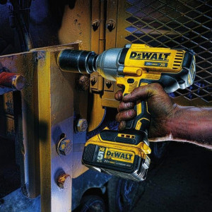 Masina de insurubat cu impact DeWALT DCF899P2 , cuplu ridicat, motor fara perii
