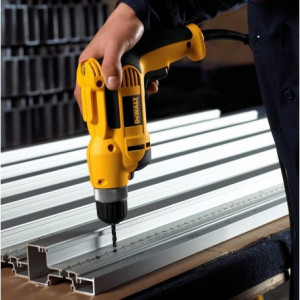 Masina de gaurit si insurubat DeWALT DWD112S 700W