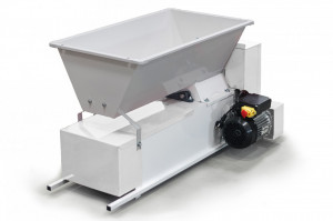 Zdrobitoare-Desciorchinator cu motor 0.75Kw, cuva 850×480 vopsita, Ø96×220mm B-vitis Pro.e