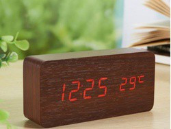 Ceas de birou cu LED Wood Style si afisare temperatura