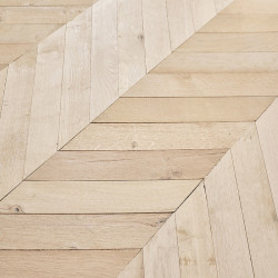 Chevron antique oak 90/15m distressed by hand