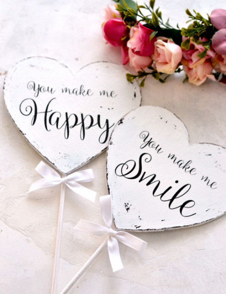 Inimioare pe bat recuzita pentru poze 'You make me happy & 'You make me smile'