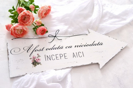 Placuta decorativa sageata nunta ''A fost odata ca niciodata incepe aici'', cu trandafir Shabby Chic