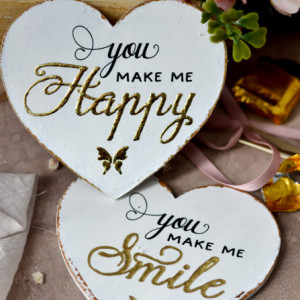 Set 2 inimioare magnet decorate cu auriu - You make me happy / smile